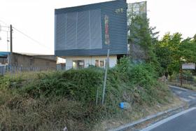 Capannone commerciale disposto su quattro piani