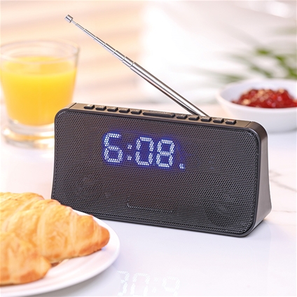 Easy-To-Read Alarm Clock Radio