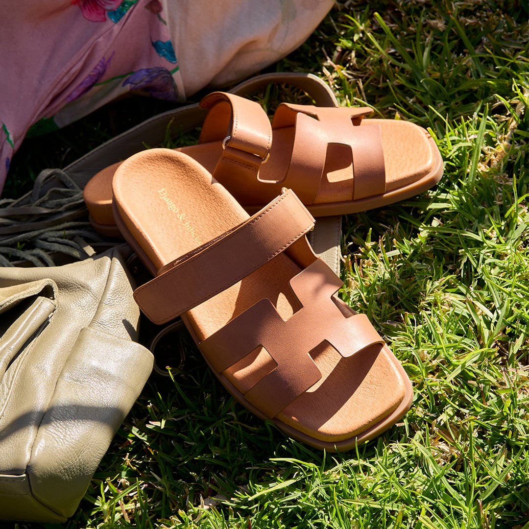 Django & Juliette Nodette Leather Slide