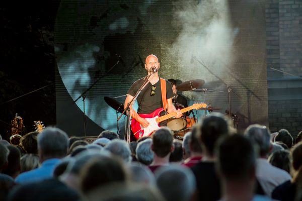 Keep Floyding - Comfortably Strung