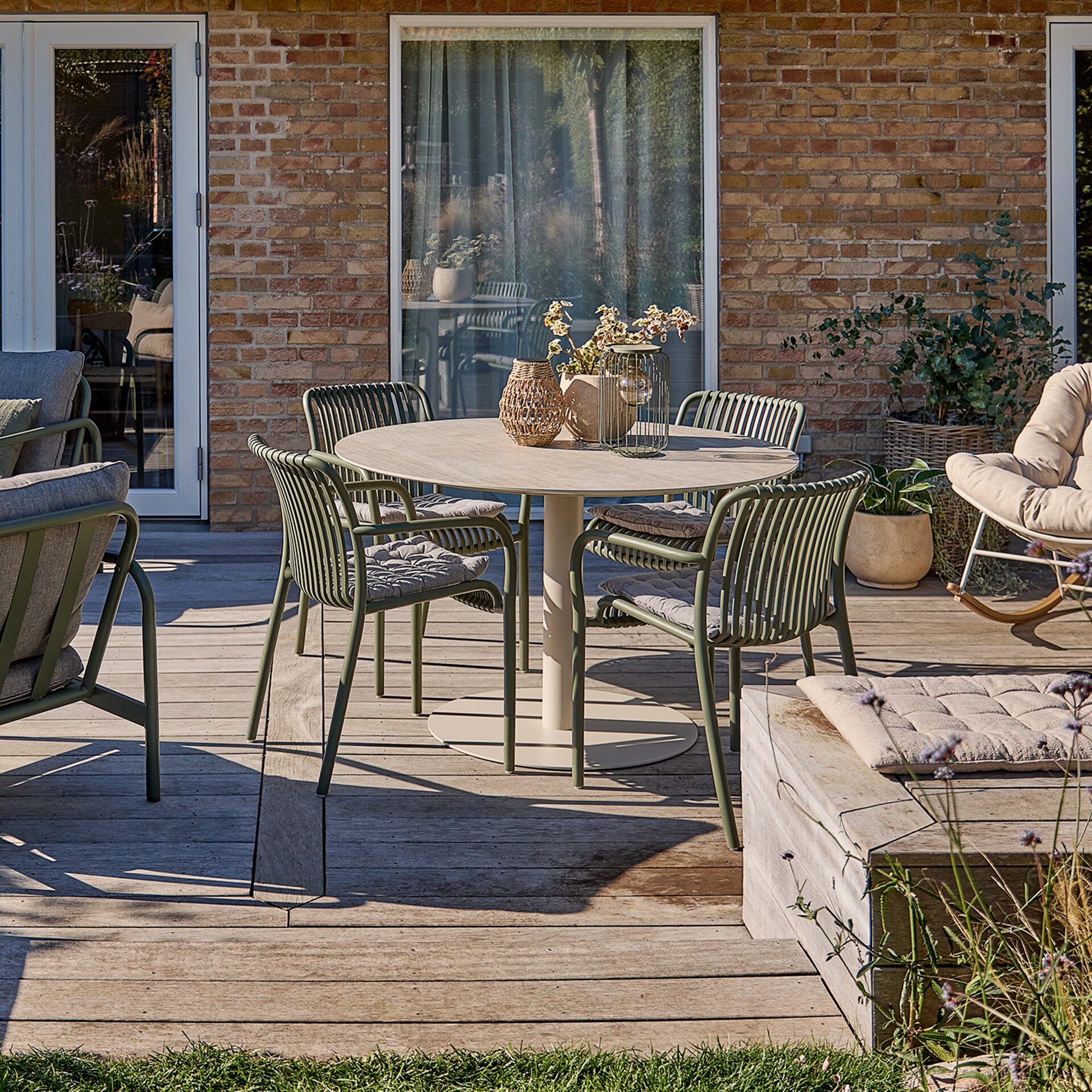 Градински мебели