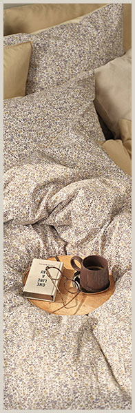 Virágmintás ágynemű tálcával