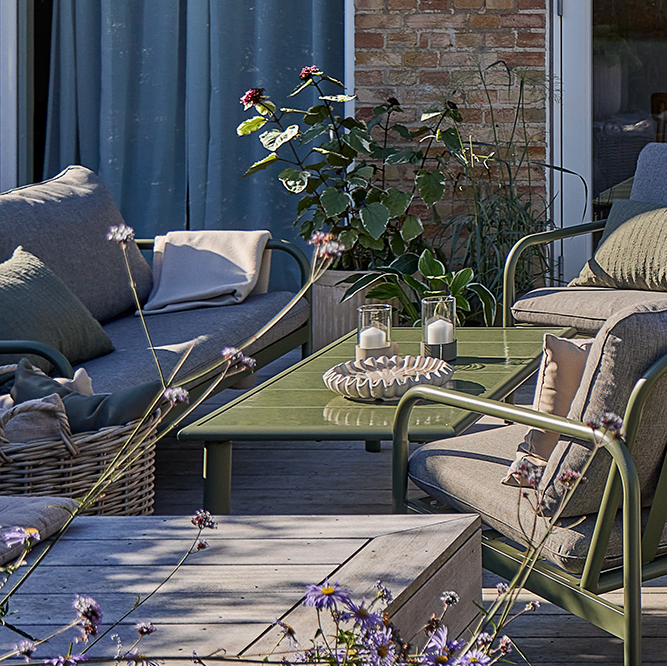 Olívazöld színű, 4,5-személyes kerti ülőgarnitúra