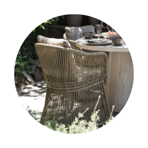 Rattan fonott kerti szék párnával natúr színben