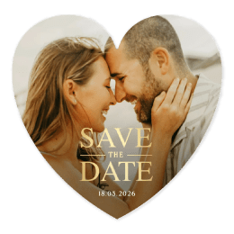 Save the Date fotokaart in hartvorm met goudlook letters