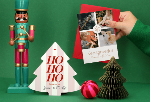 Verschillende kerstkaarten en -decoratie