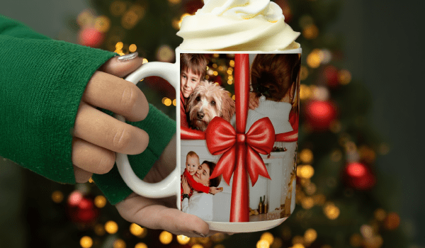 Kerstmok met foto's en rode strik