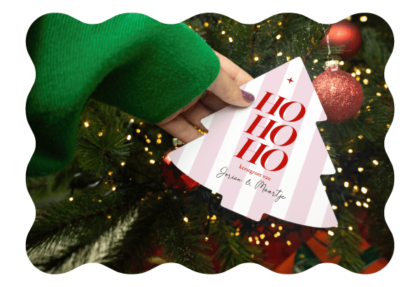 Gestreepte kerstkaart in kerstboomvorm