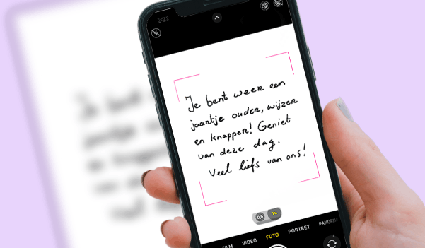 Telefoon met foto handgeschreven tekst