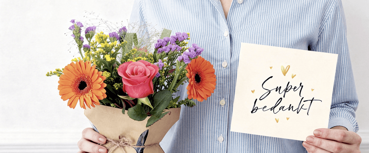 Bos bloemen met kaart 'Super bedankt'