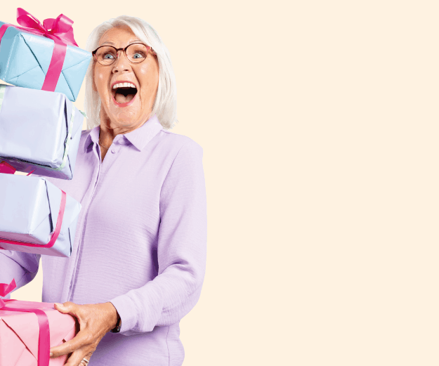 Professionele Blijmaker Marianne met stapel cadeaus