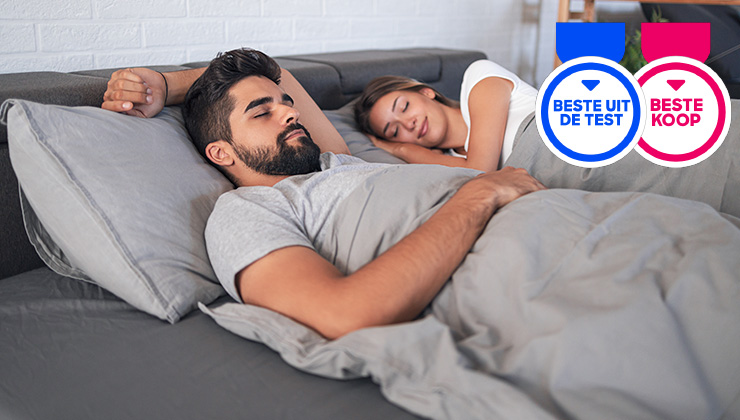 Man en vrouw in bed met Beste uit de Test en Beste Koop predikaat