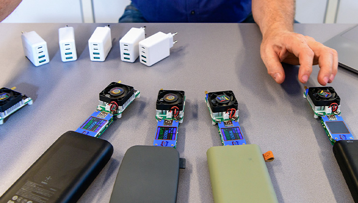 Een aantal powerbanks die getest worden