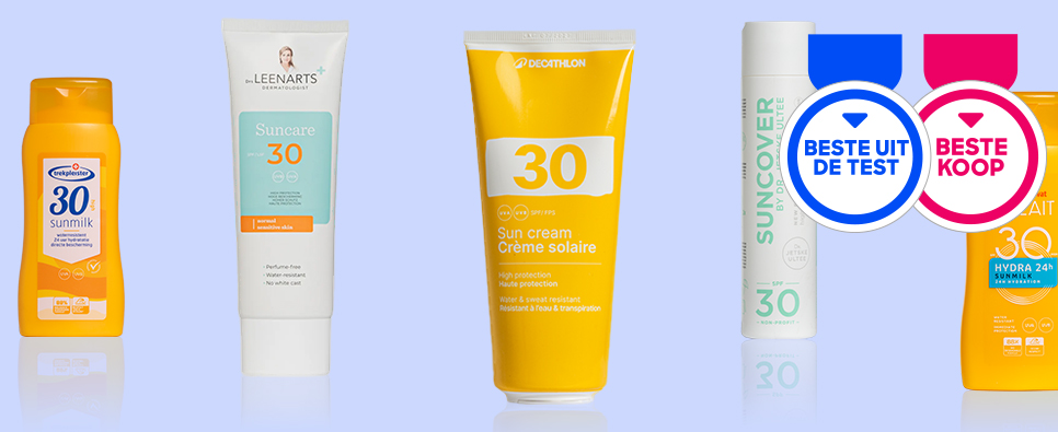 Verschillende flessen zonnebrand naast elkaar met de Consumentenbond predikaten