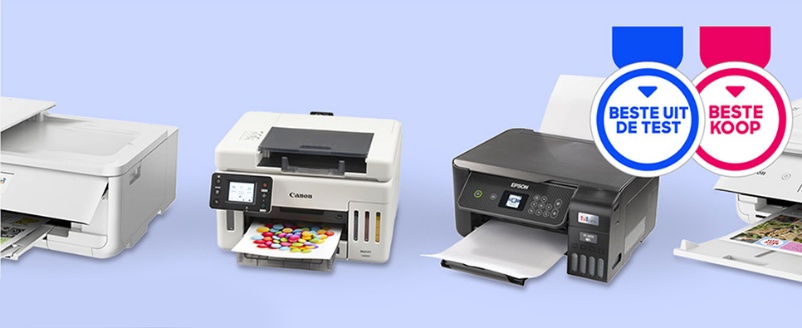 Meerdere printers naast elkaar opgesteld tegen een lichtgekleurde achtergrond