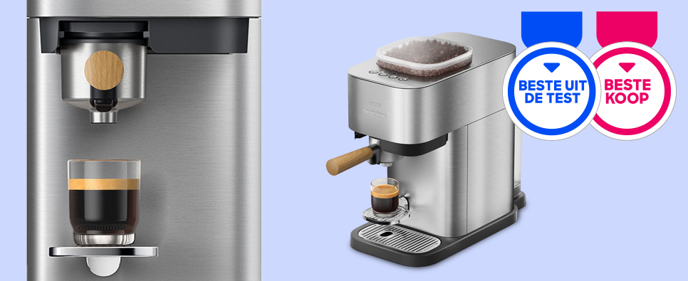 Twee roestvrijstalen piston-espressomachines, met keurmerken “Beste uit de Test” en “Beste Koop”.