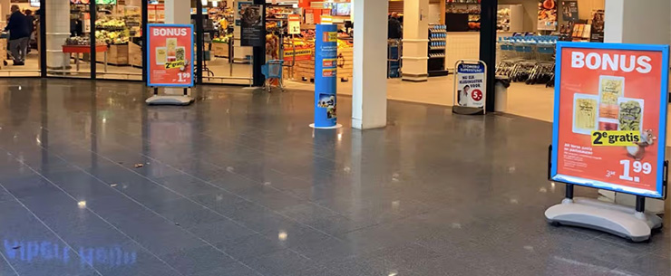 Reclameborden Albert Heijn met bulkaanbiedingen