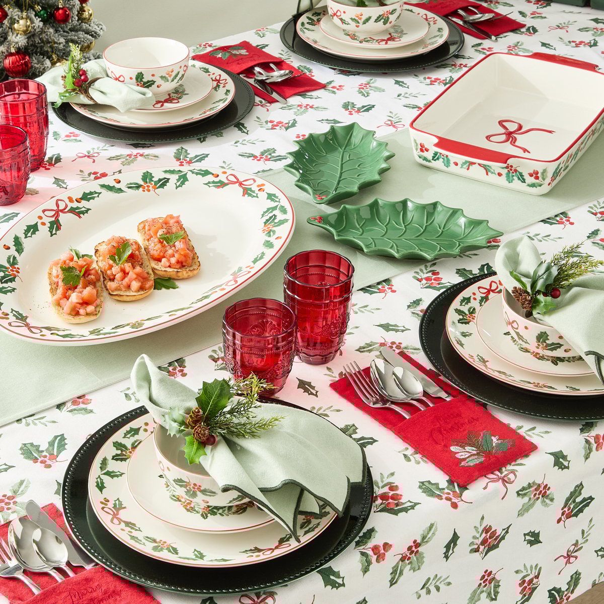 Read our Christmas table decorating guide