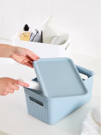 Shop laundry storage