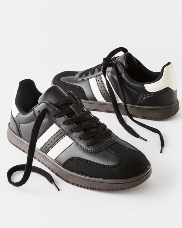 Lace up sneaker. Sizes: 7-13. $27pr.