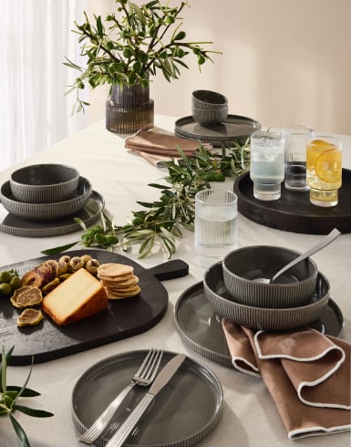 Shop tableware