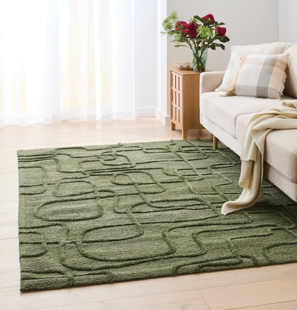 Leslie wool blend rug. Size: 235cm x 160cm. $125.