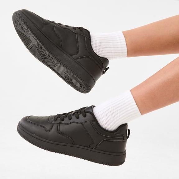 Hybrid sneaker. Sizes: SNR 11-6. $14pr.