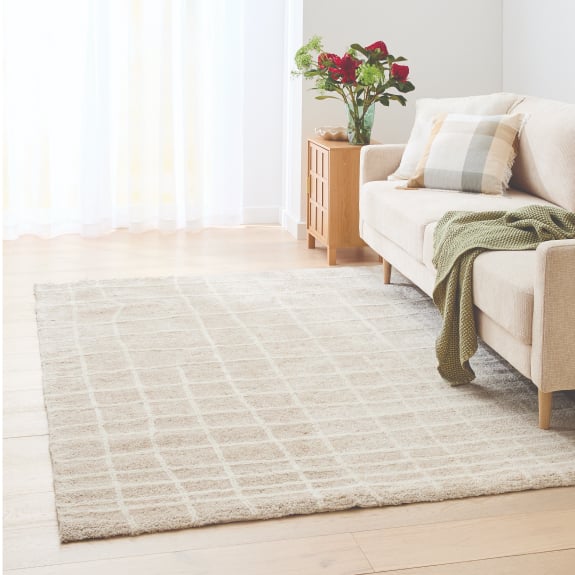 Willow wool rich rug. Size: 235cm x 160cm. $129.