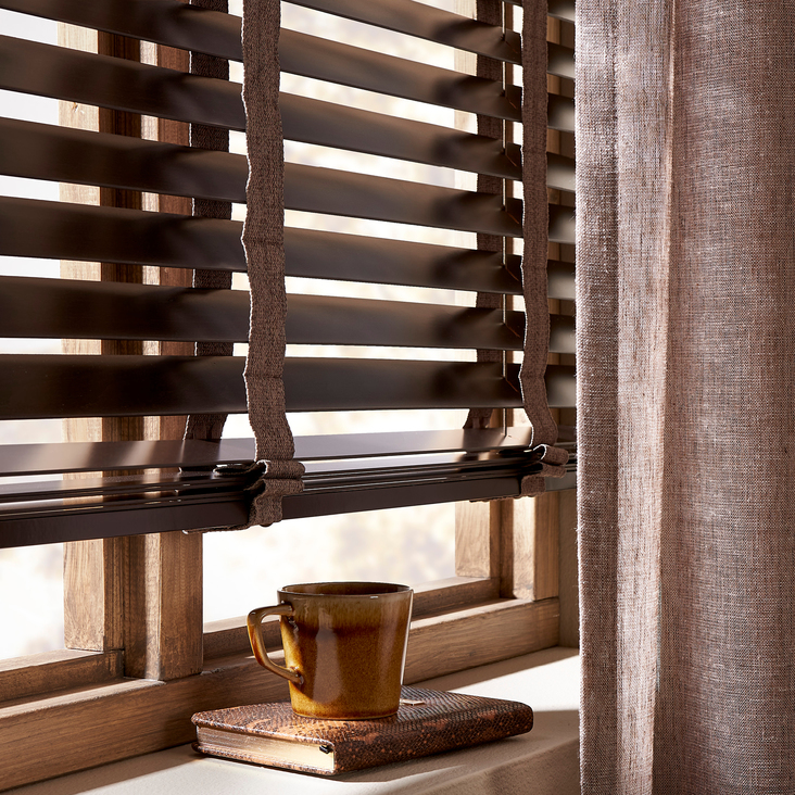 Alle aluminium en houten jaloezieën op maat gemaakt tot 15% korting