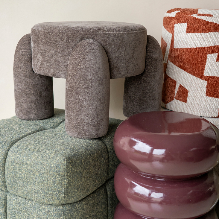 Poefen en bijzettafels