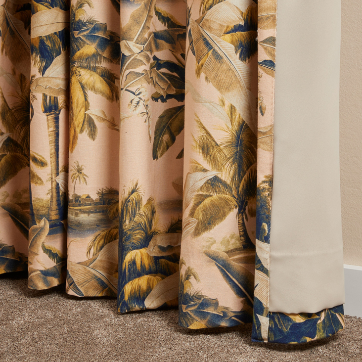 Niet-verduisteringsgordijn laten voeren