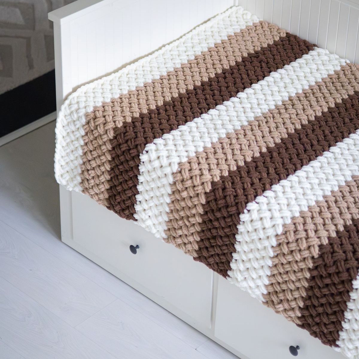 Raidallinen Korinpohja-torkkupeitto