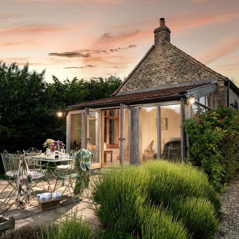 Win a Luxury Stay & Dog Food Bundle