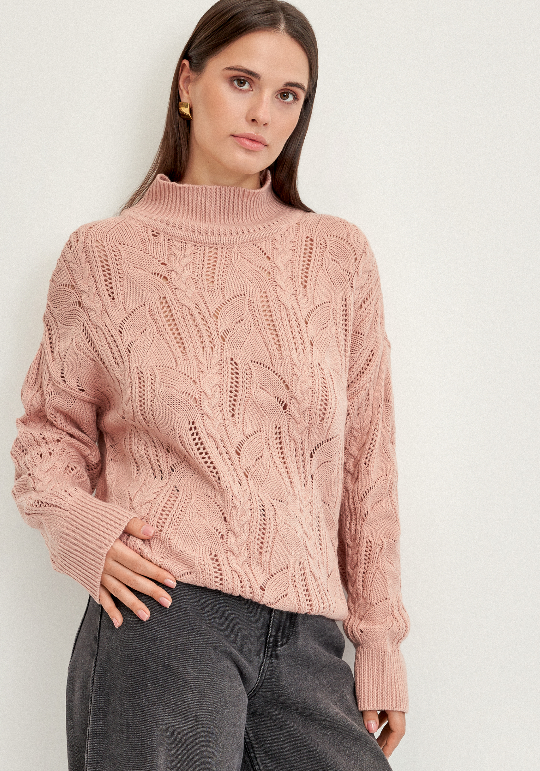 Джемпер с ажурными косами