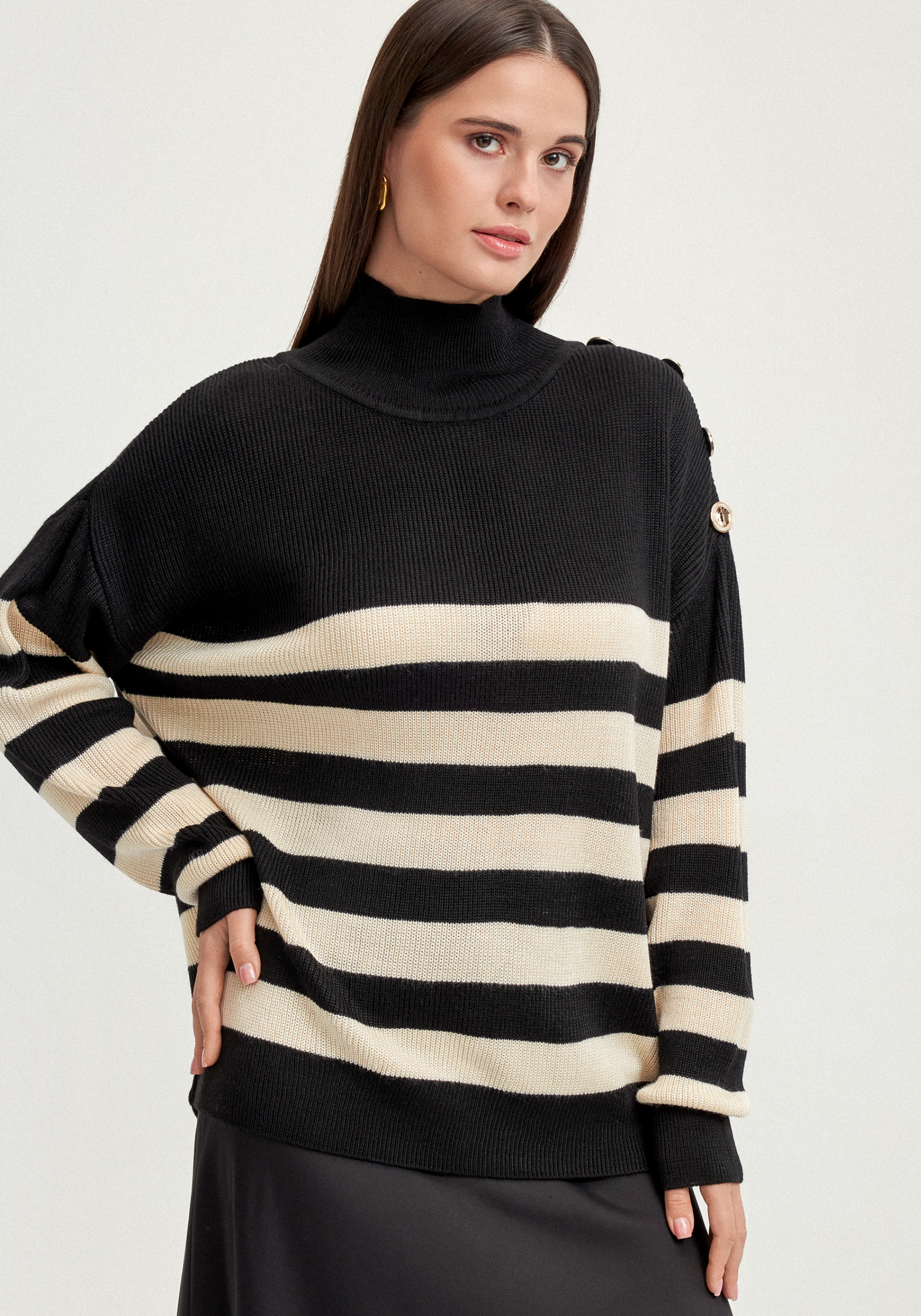 Джемпер с декоративными пуговицами в полоску