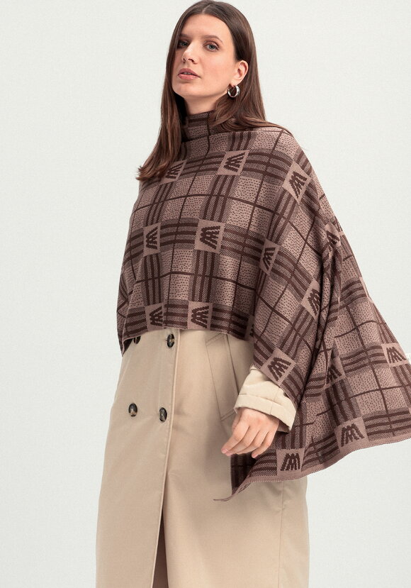 Палантин в клетку с монограммой