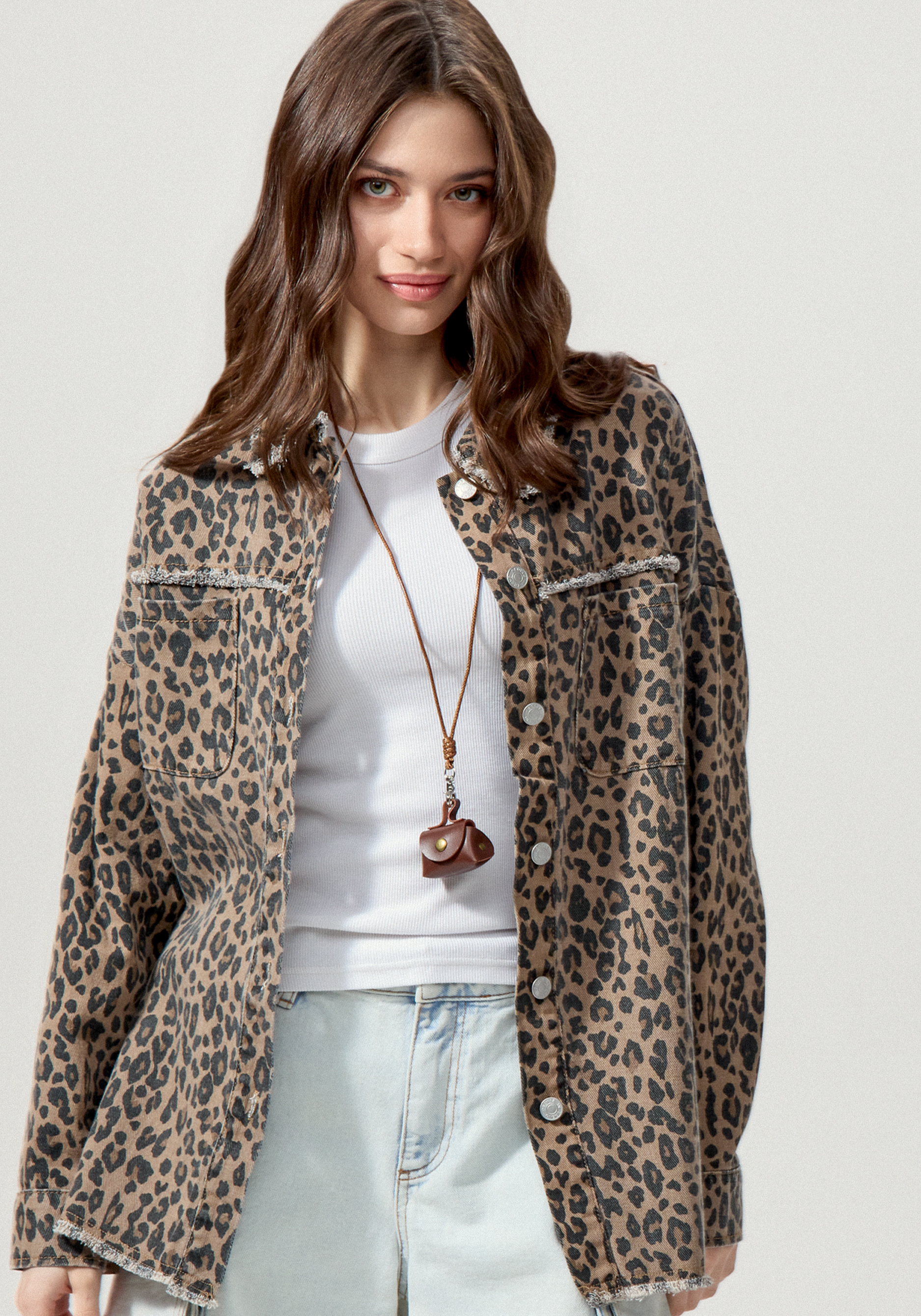 Джинсовая куртка с бахромой по краям