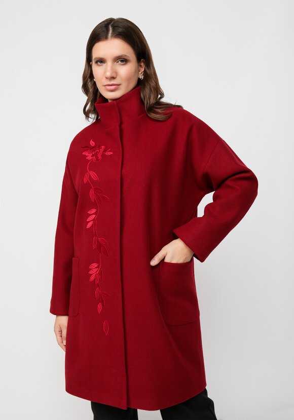 Пальто с вышивкой
