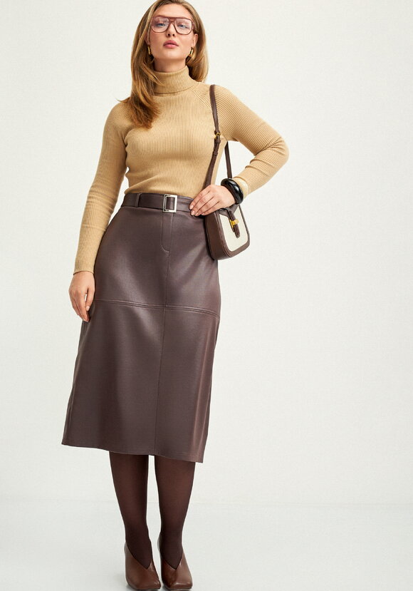 Юбка прямая с декоративными отстрочками