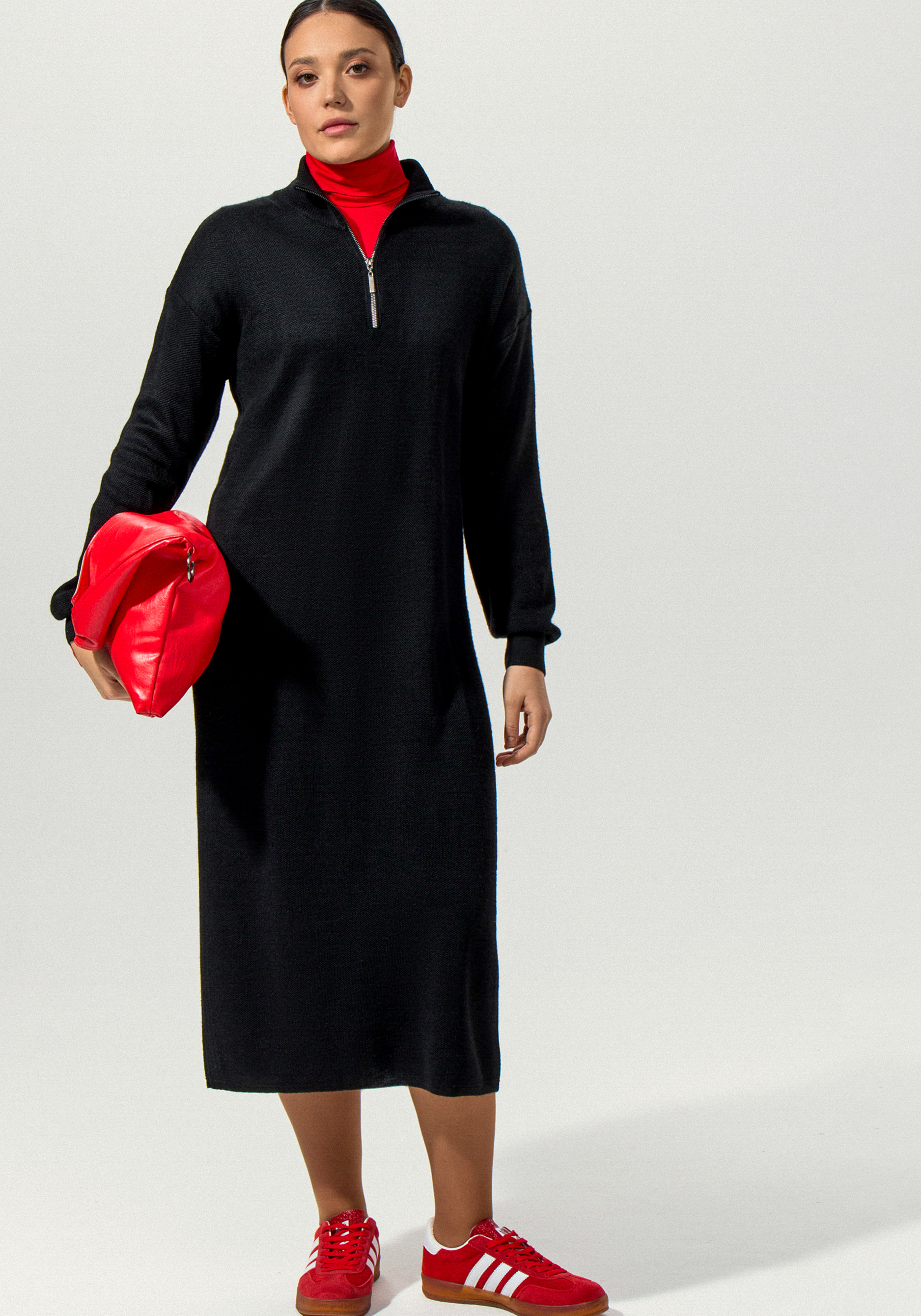 Платье с воротником-стойкой на молнии