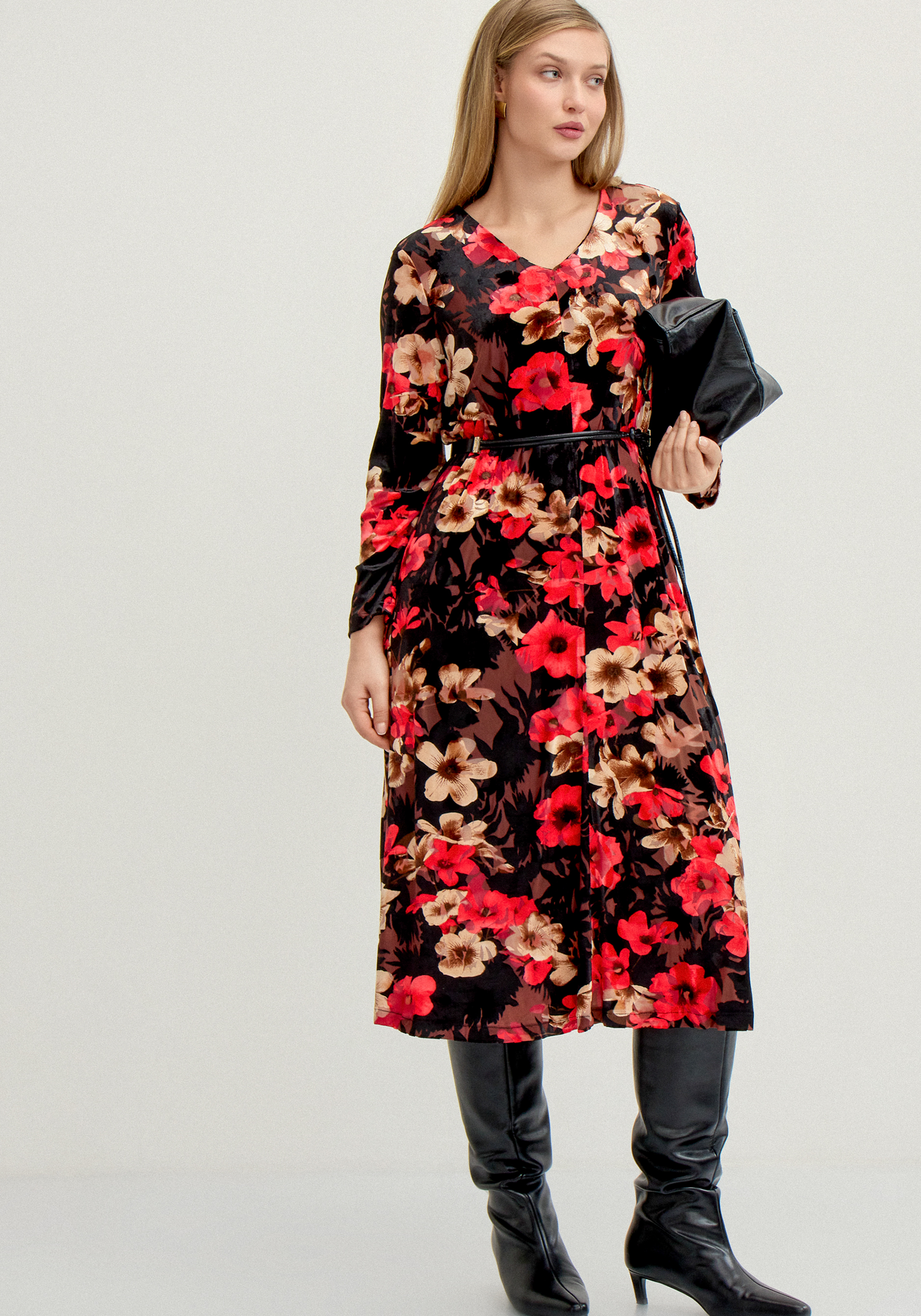 Платье бархатное с цветочным принтом