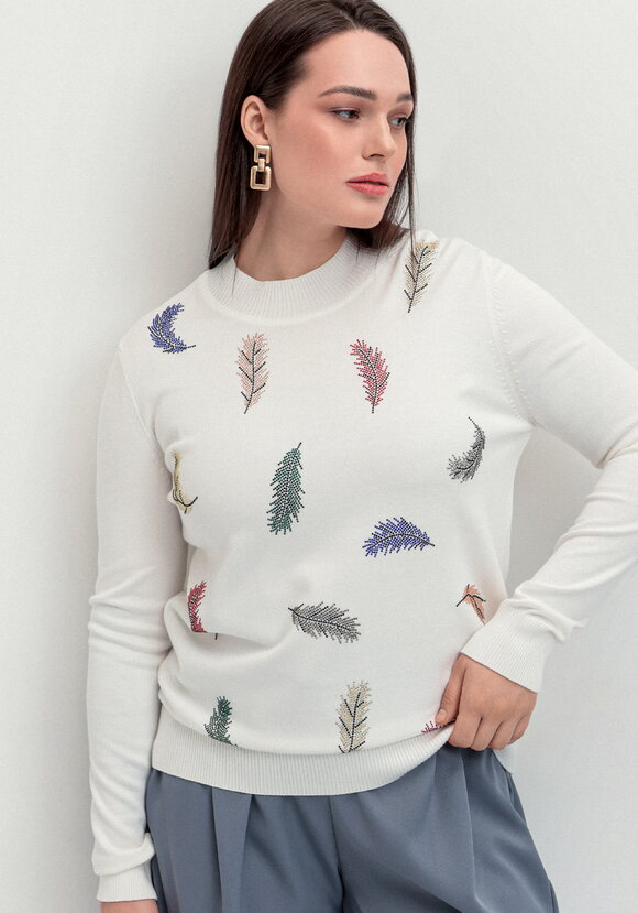 Джемпер с принтом в виде перьев