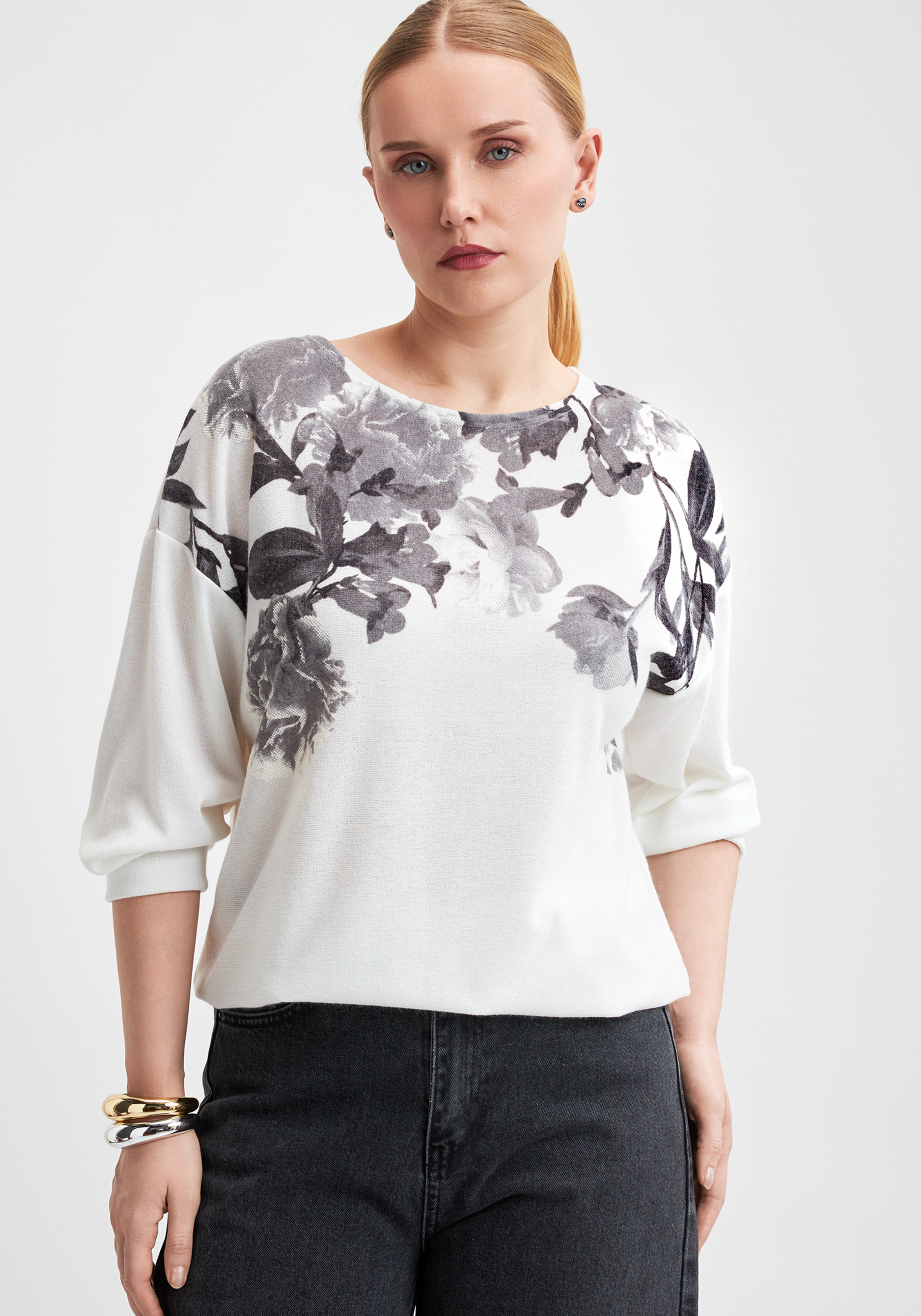 Джемпер "Нежные цветы"