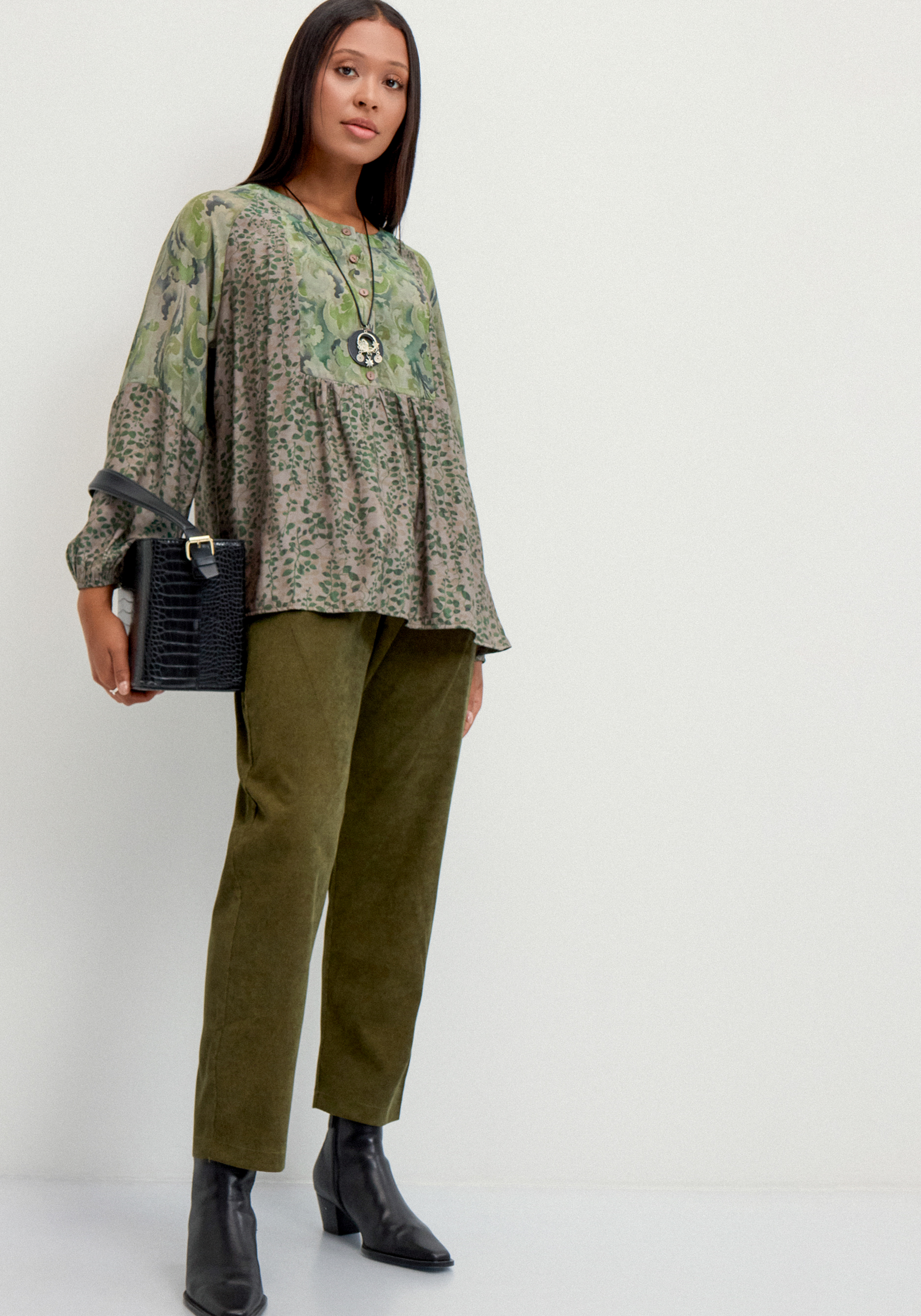 Брюки бананы на резике по поясу