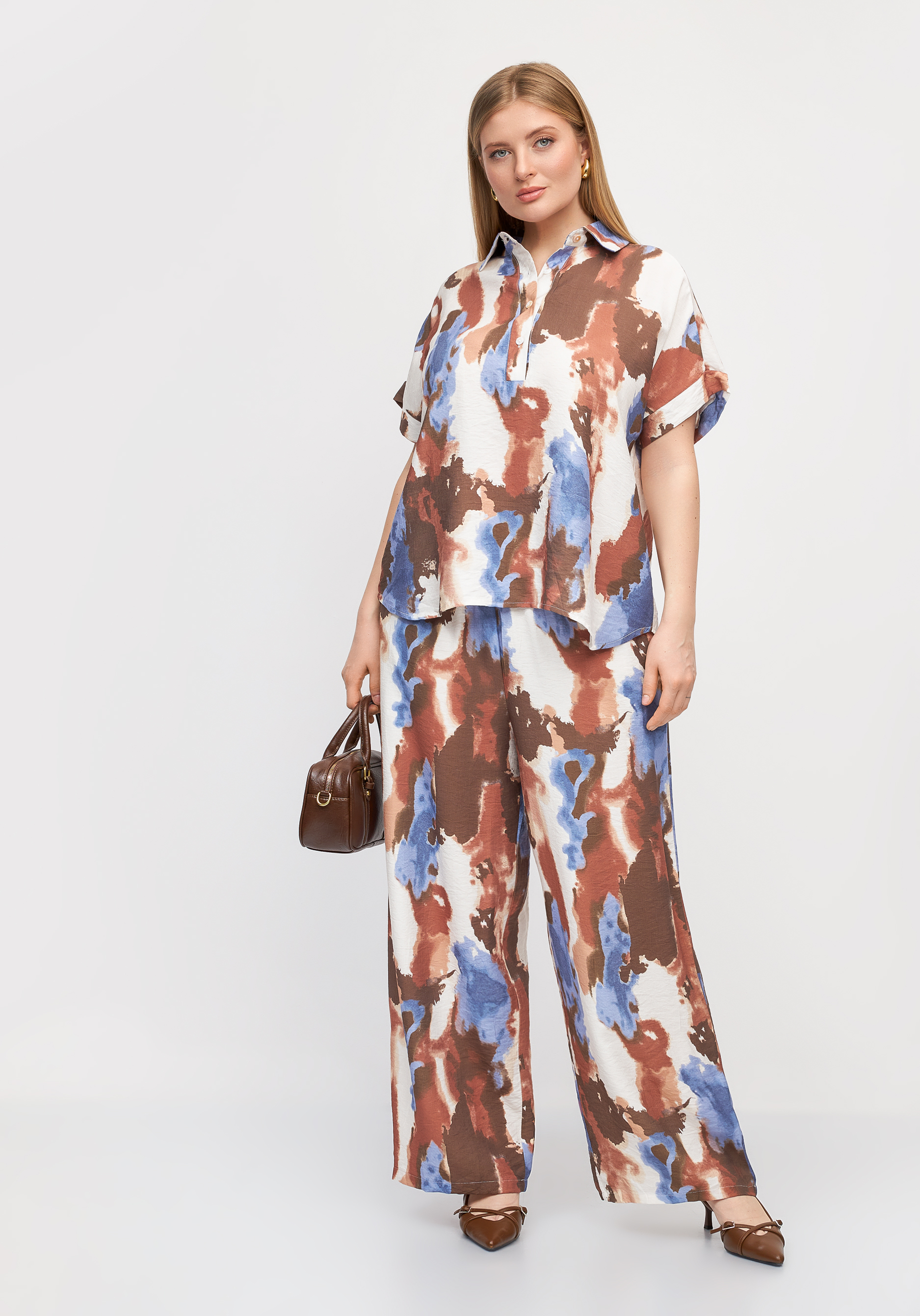 Костюм блуза и брюки с принтом