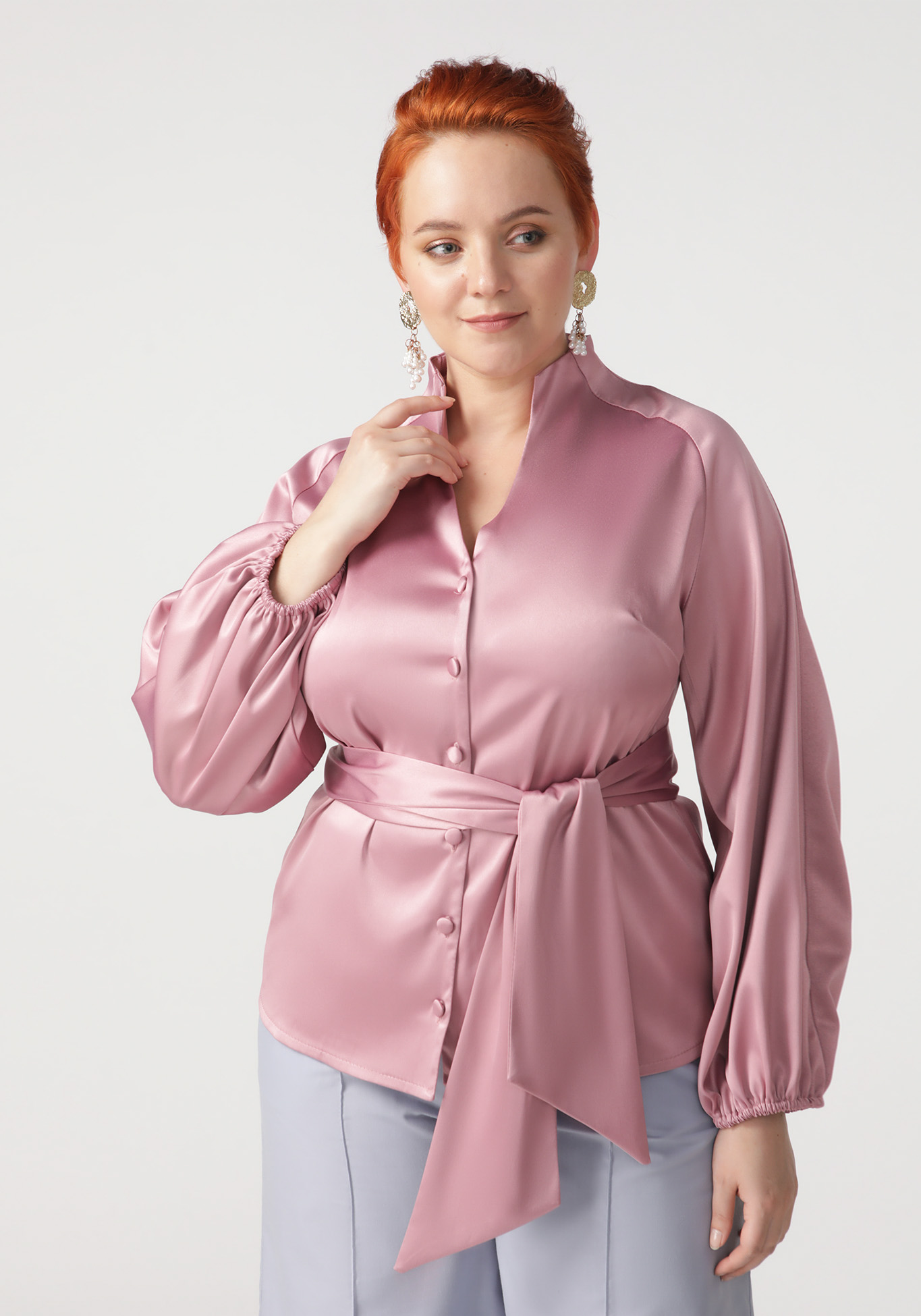 Блуза с широким рукавом и поясом