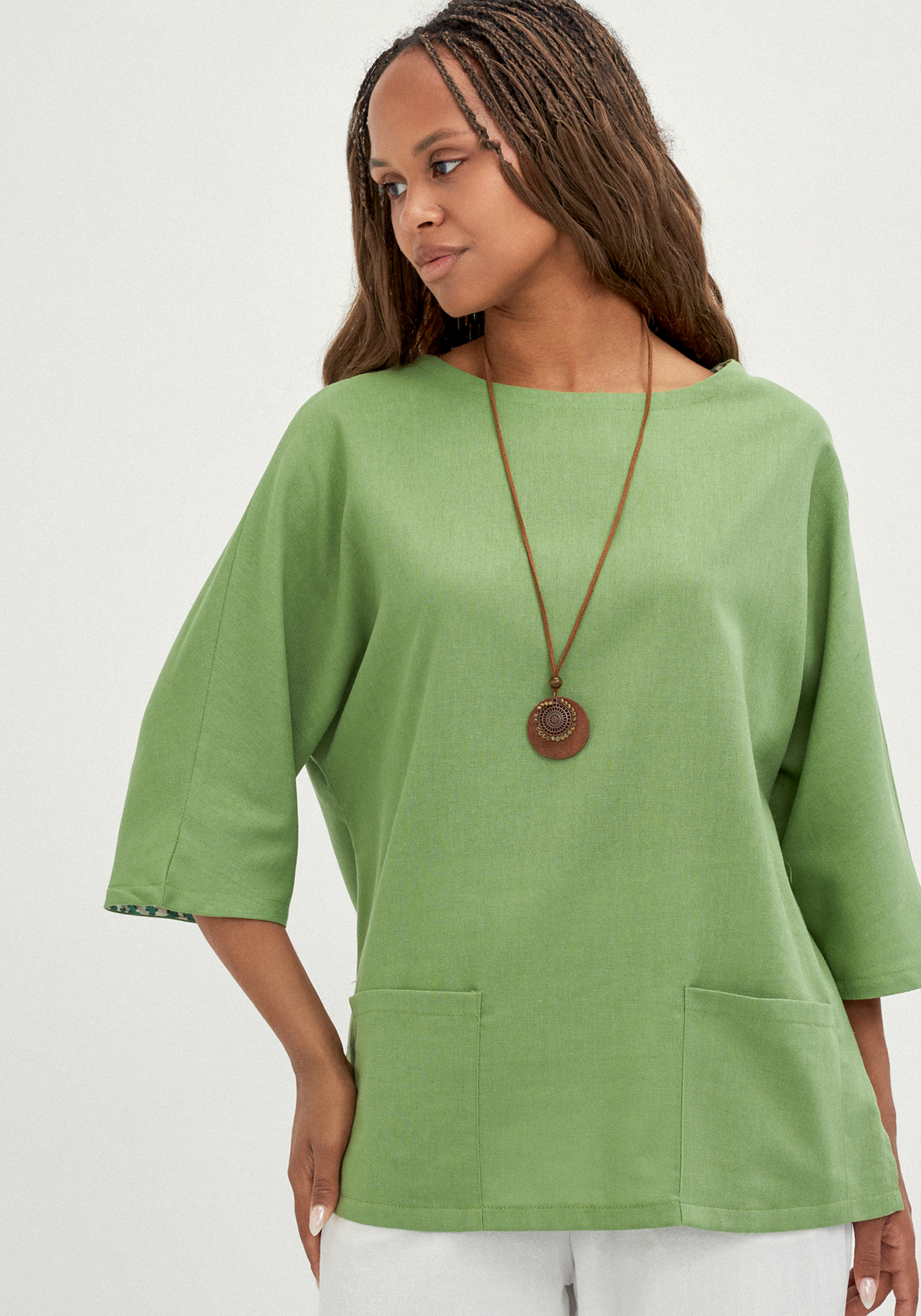 Блуза с контрастной внутренней отделкой