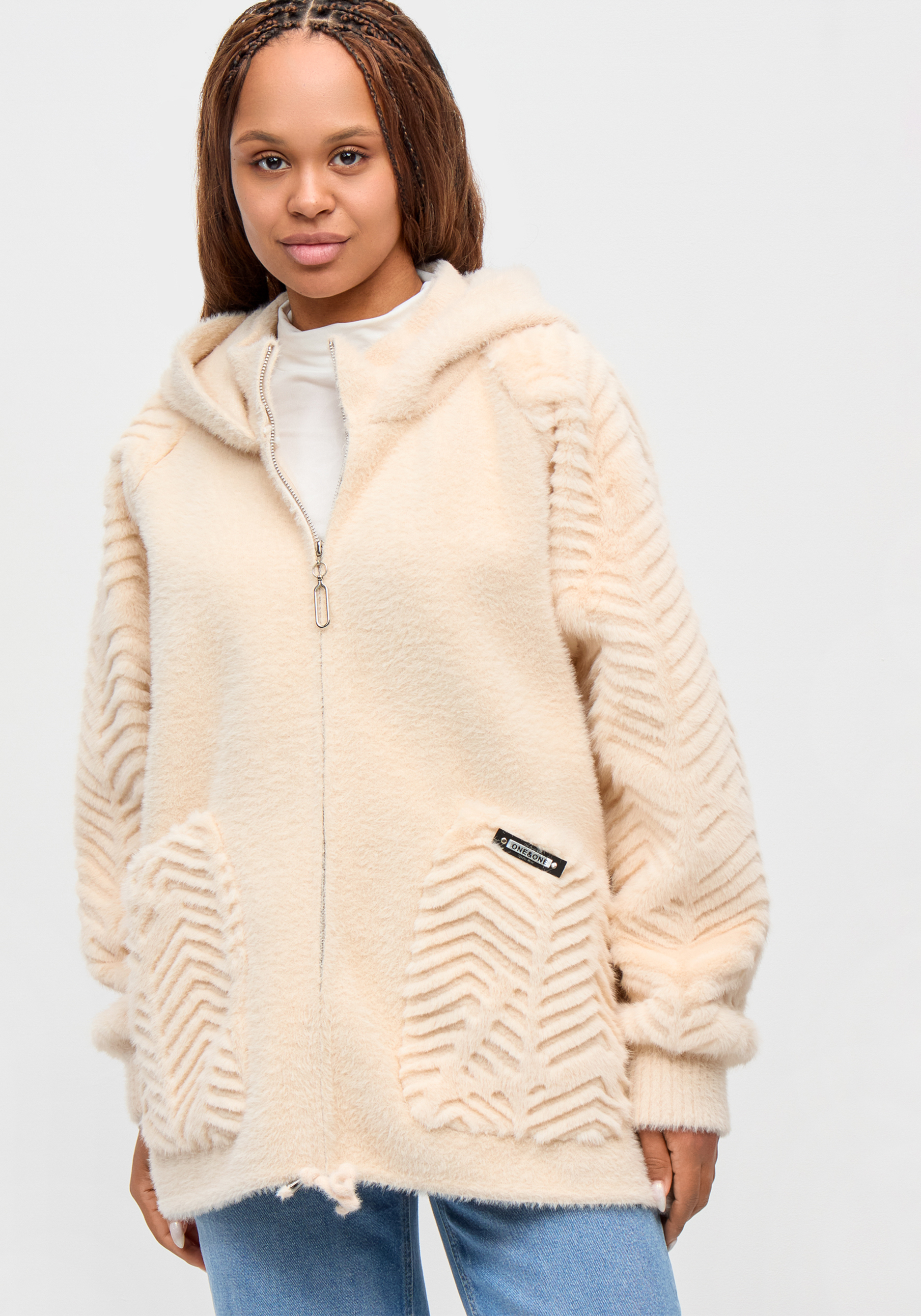 Куртка-альпака с капюшоном, удлиненная