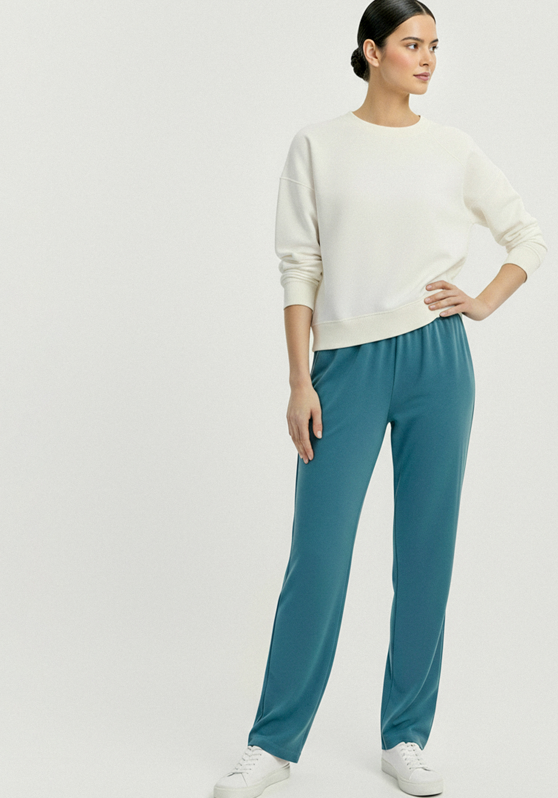 Брюки прямые трикотажные на резинке