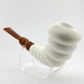 Horn Meerschaum Pipe.